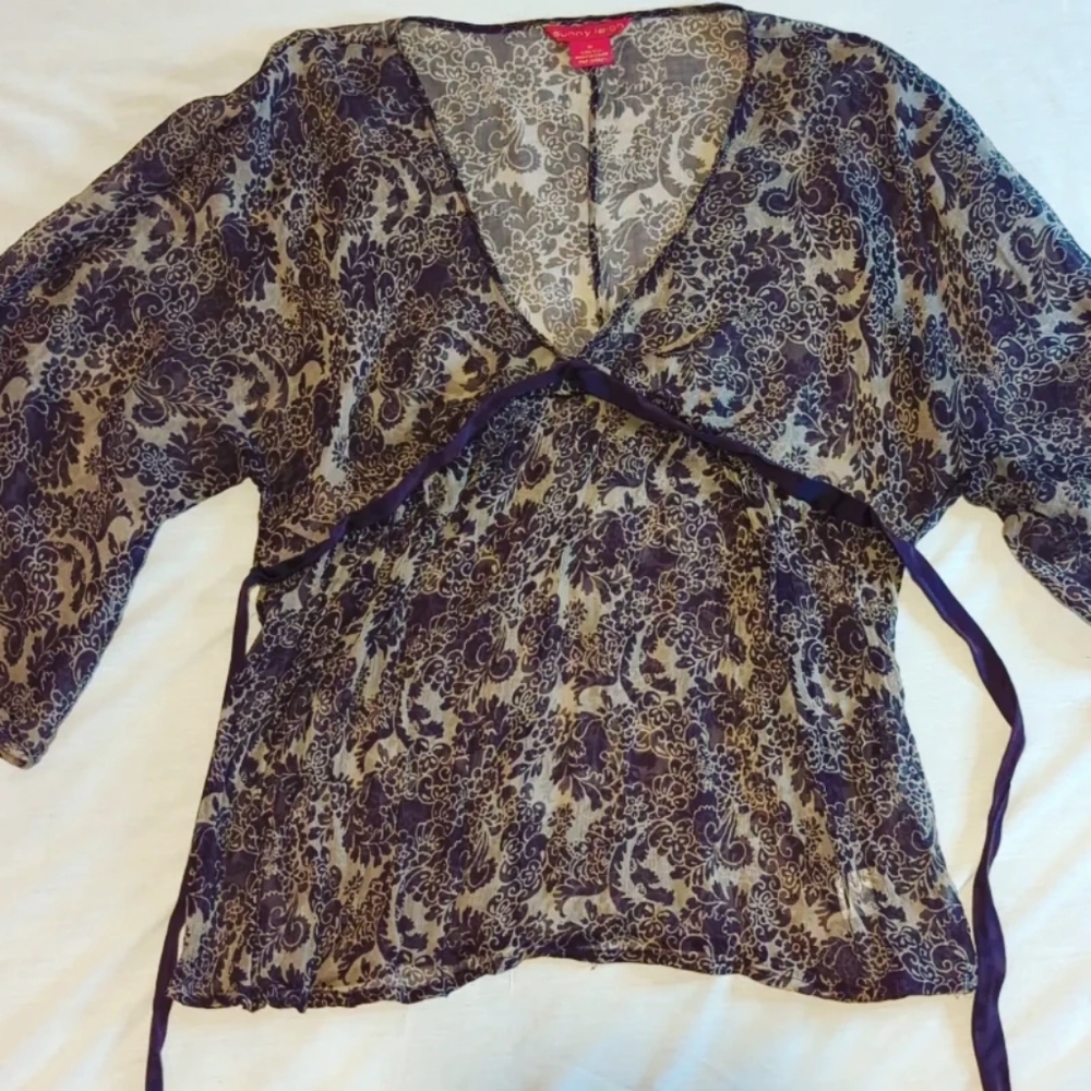 Vintage Sunny Leigh tag size Medium 100% Silk sheer Purple floral blouse
